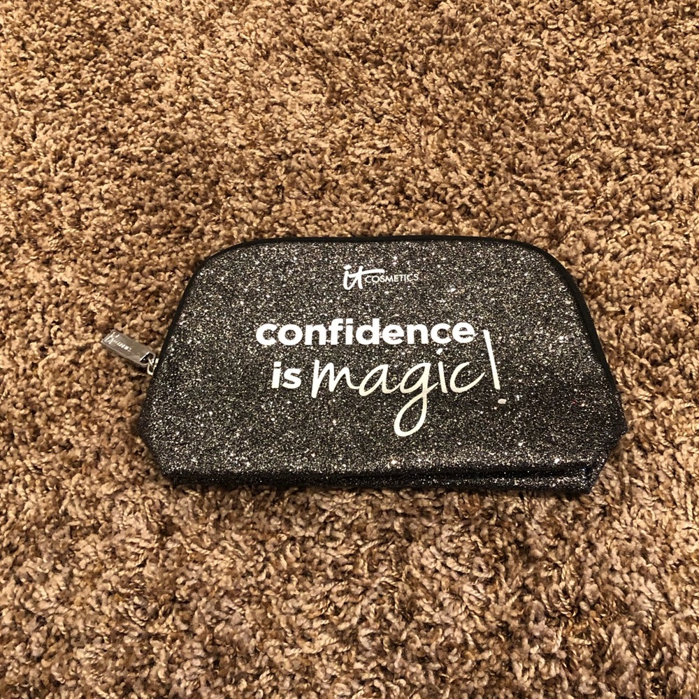 It Cosmetics Makeup Bag
